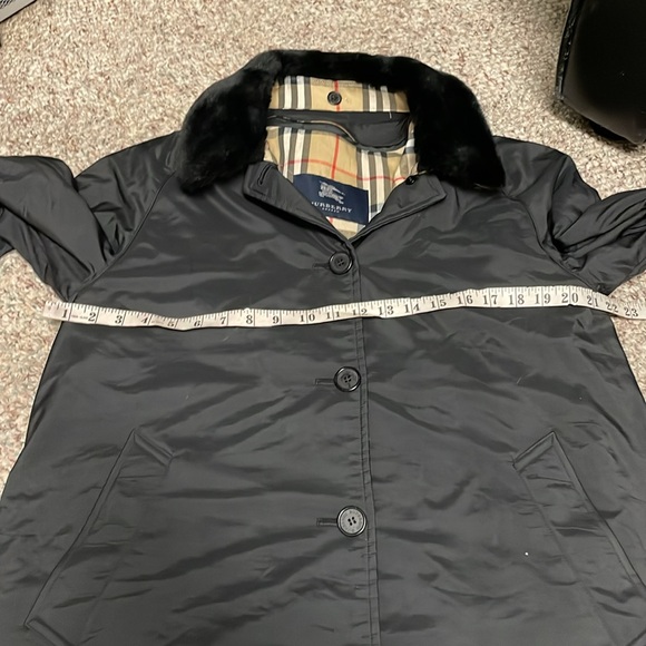 Burberry wear 2 ways - winterized wool camel hair insert and waterproof outer - Picture 6 of 16